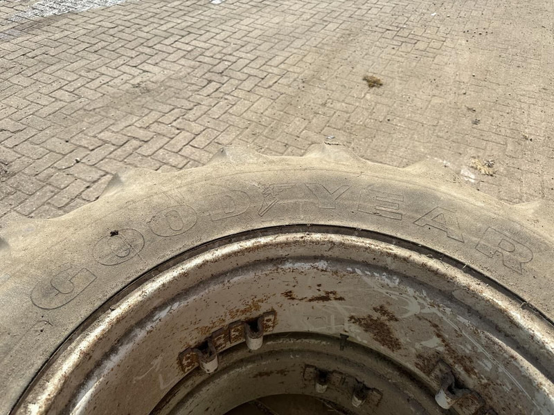 Goodyear banden 14.9 R28 - Gebruikt - Ελαστικά και ζάντες: φωτογραφία 5 Goodyear banden 14.9 R28 - Gebruikt - Ελαστικά και ζάντες: φωτογραφία 5