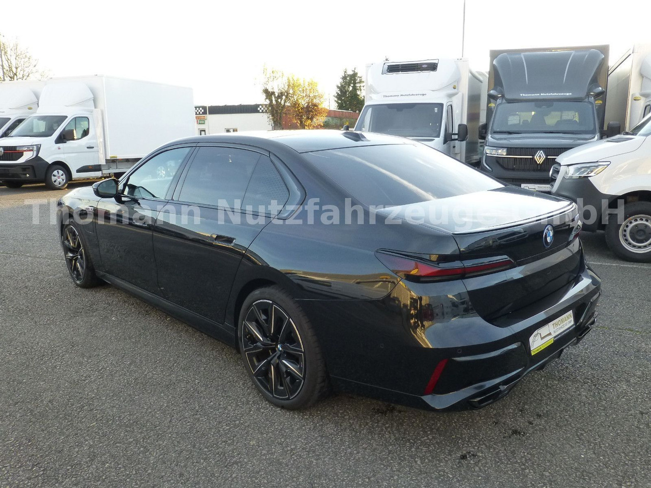 BMW M760 7 M760 e xDrive Cinema Sky Lounge 2x 21 Zol - Λιμουζίνα/ Sedan: φωτογραφία 5 BMW M760 7 M760 e xDrive Cinema Sky Lounge 2x 21 Zol - Λιμουζίνα/ Sedan: φωτογραφία 5