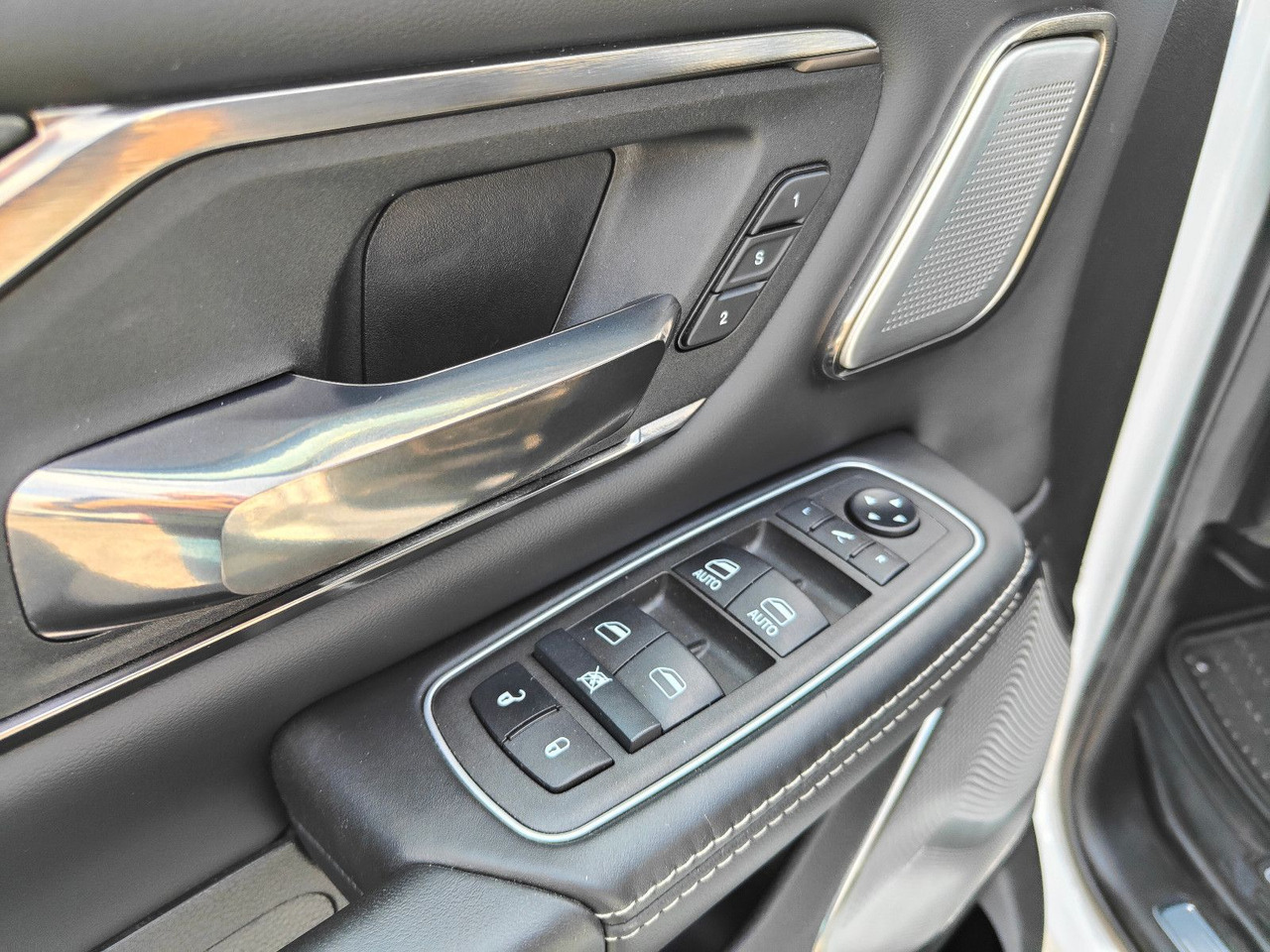 SUV Dodge RAM HEMI Limited 5.7 PRINS LPG Luftfederung: φωτογραφία 16