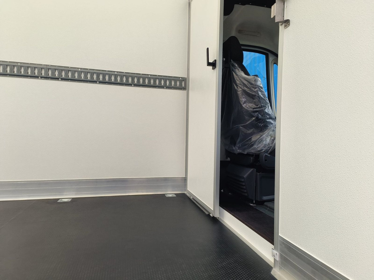 Επαγγελματικό αυτοκίνητο κόφα Peugeot Boxer Premium Koffer Extra Tief mit Klappe !: φωτογραφία 12 Επαγγελματικό αυτοκίνητο κόφα Peugeot Boxer Premium Koffer Extra Tief mit Klappe !: φωτογραφία 12