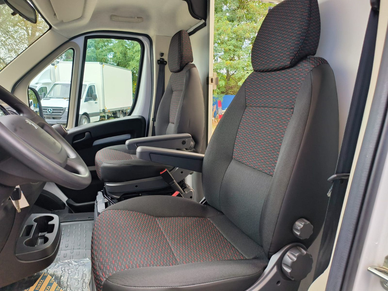 Επαγγελματικό αυτοκίνητο κόφα Peugeot Boxer Premium Koffer Extra Tief mit Klappe !: φωτογραφία 10 Επαγγελματικό αυτοκίνητο κόφα Peugeot Boxer Premium Koffer Extra Tief mit Klappe !: φωτογραφία 10
