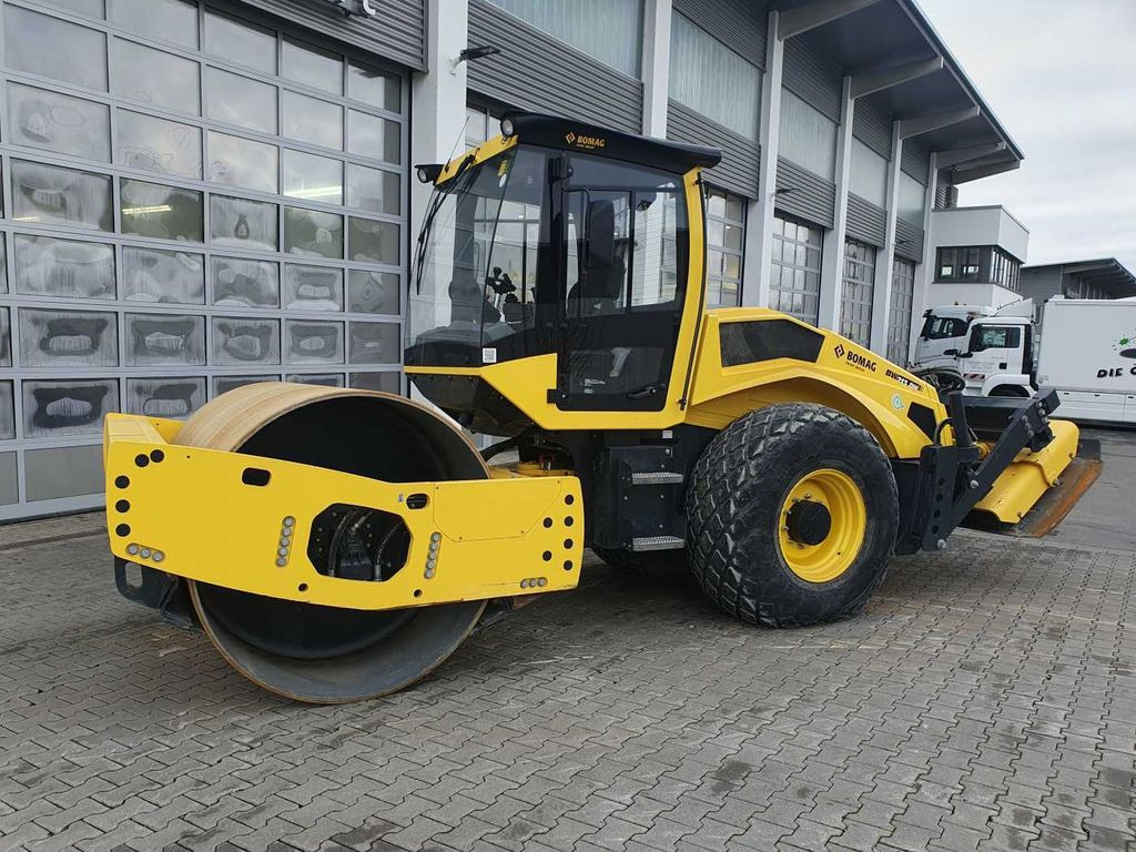 BOMAG BW 213 DH+P-5 / 2022 / Verdichterplatten / Klima - Οδοστρωτήρες: φωτογραφία 2 BOMAG BW 213 DH+P-5 / 2022 / Verdichterplatten / Klima - Οδοστρωτήρες: φωτογραφία 2