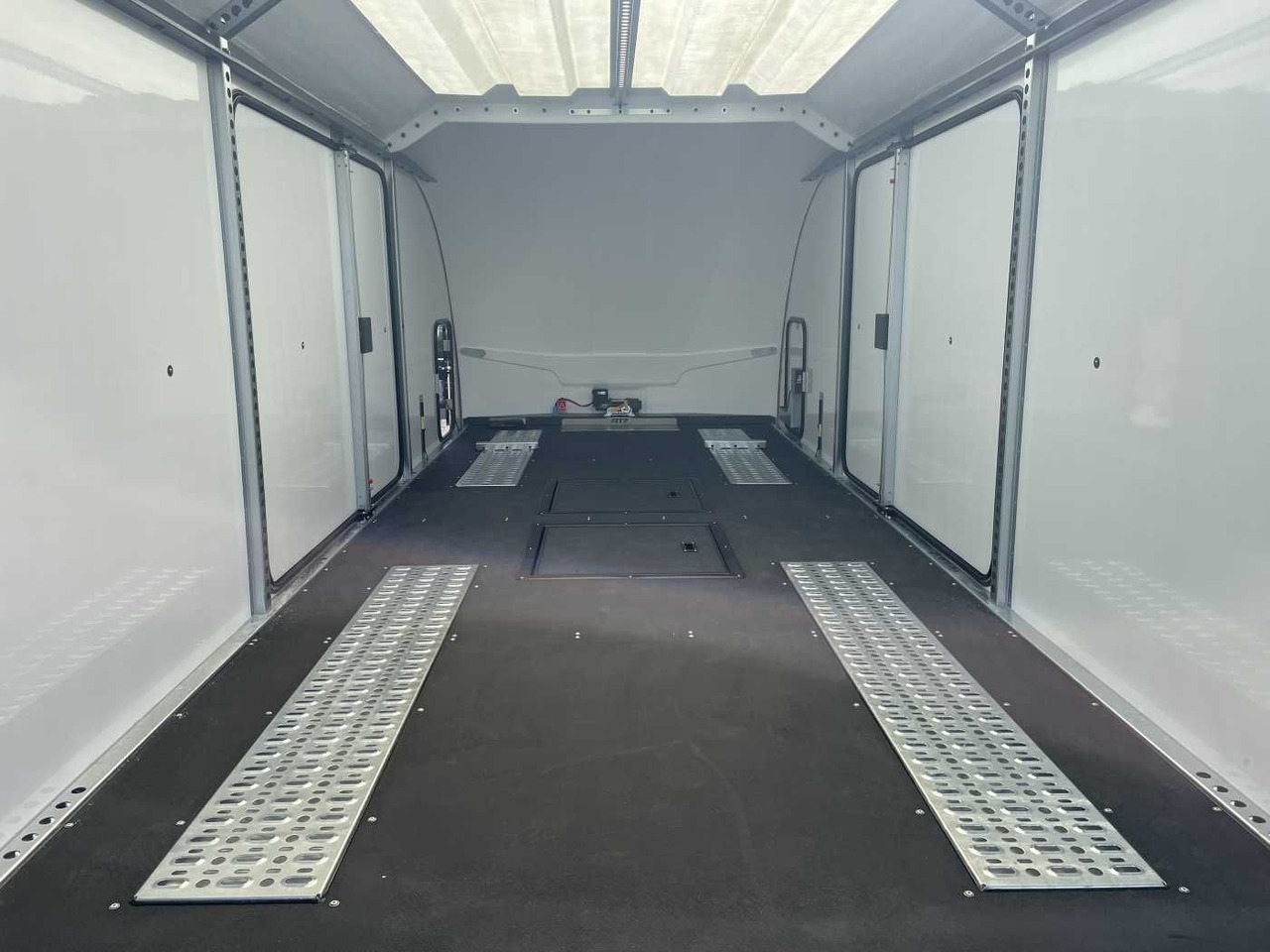 Brian James Race Transporter 7 / 6,16 m 3.500 kg - Ρυμούλκα αυτοκινητάμαξα: φωτογραφία 4 Brian James Race Transporter 7 / 6,16 m 3.500 kg - Ρυμούλκα αυτοκινητάμαξα: φωτογραφία 4