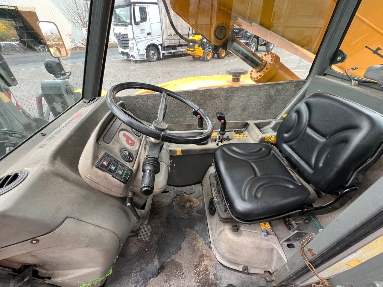 Ελαστιχοφόρος φορτωτής Dieci Icarus 40.16 ET 166 / 4.238 h / 2003: φωτογραφία 11 Ελαστιχοφόρος φορτωτής Dieci Icarus 40.16 ET 166 / 4.238 h / 2003: φωτογραφία 11