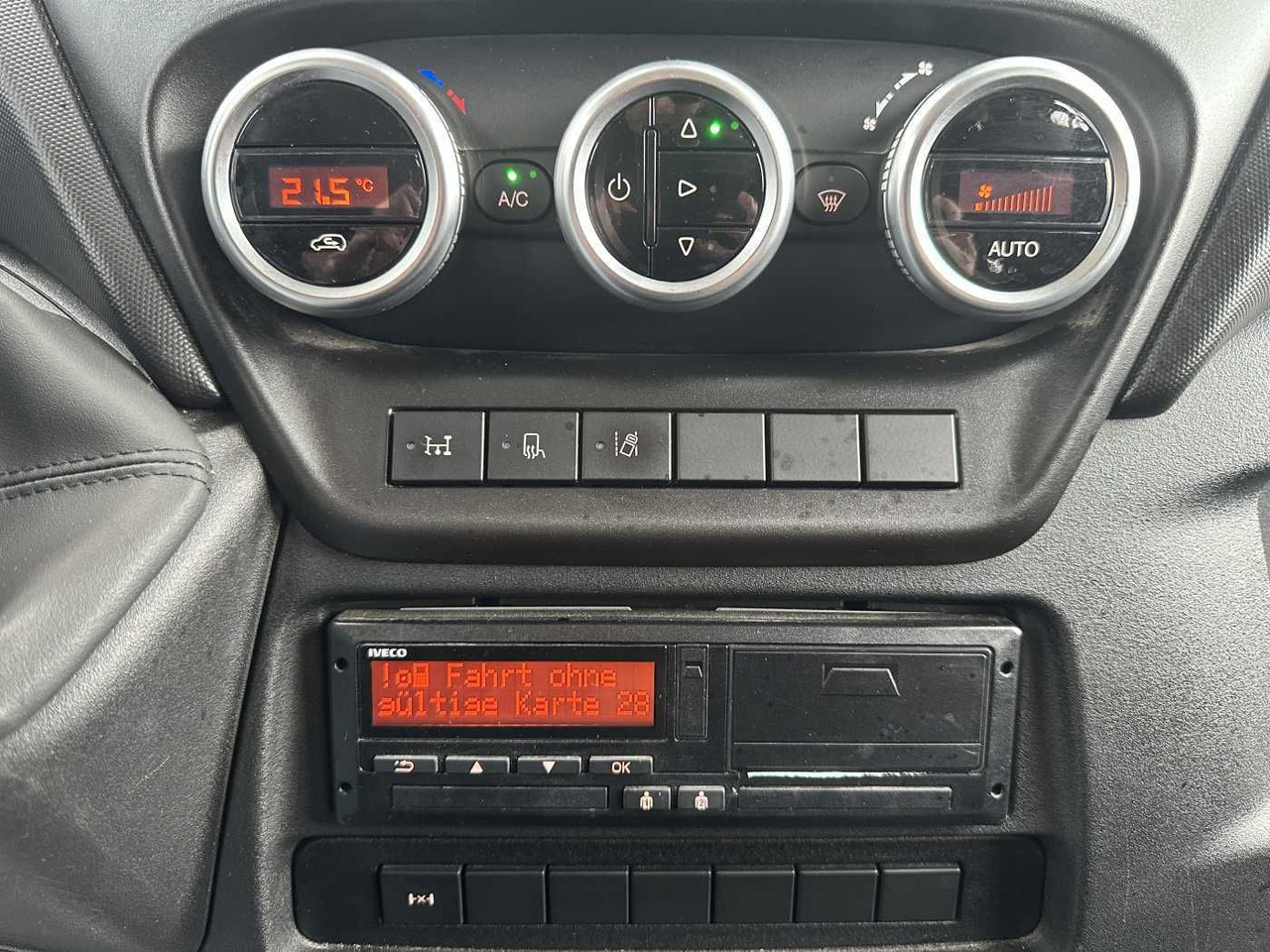 Όχημα με ανατρεπομενη καροτσα Iveco 70C18H 3-S.Kipper *R.3750mm*7Sitze*AHK*: φωτογραφία 13 Όχημα με ανατρεπομενη καροτσα Iveco 70C18H 3-S.Kipper *R.3750mm*7Sitze*AHK*: φωτογραφία 13