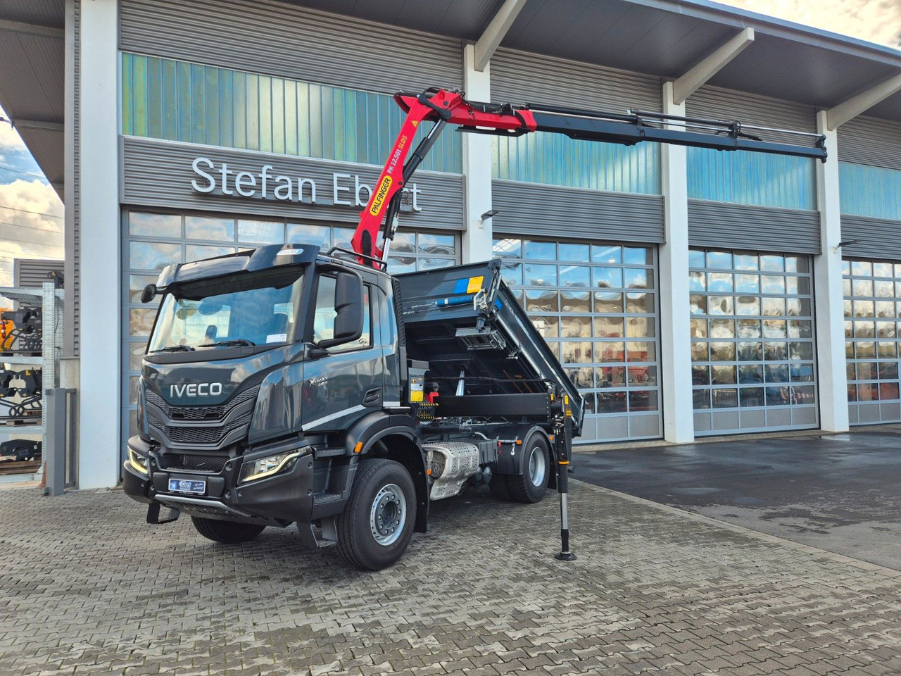 Iveco AD200X46/P HR OFF Palfinger PK 12.501 Funk AHK - Φορτηγό ανατρεπόμενο, Φορτηγό με γερανό: φωτογραφία 1 Iveco AD200X46/P HR OFF Palfinger PK 12.501 Funk AHK - Φορτηγό ανατρεπόμενο, Φορτηγό με γερανό: φωτογραφία 1