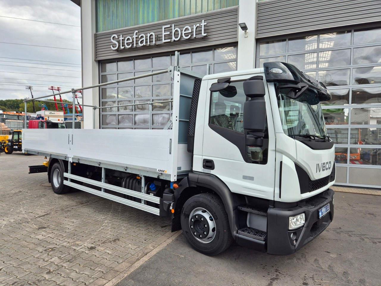 Iveco Eurocargo ML140E28/P Gerüstbau 3 Sitze AHK Klima - Φορτηγό με ανοιχτή καρότσα: φωτογραφία 4 Iveco Eurocargo ML140E28/P Gerüstbau 3 Sitze AHK Klima - Φορτηγό με ανοιχτή καρότσα: φωτογραφία 4