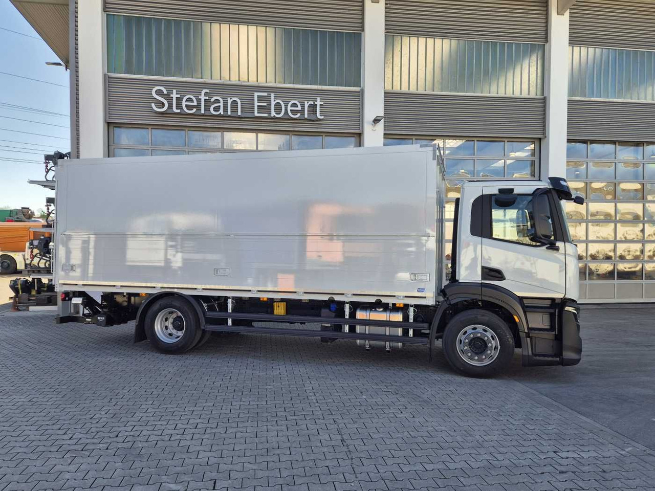 Iveco S-Way AD190S40/FP Böse Schwenkwand LBW 2x AHK - Φορτηγό για τη μεταφορά ποτών: φωτογραφία 4 Iveco S-Way AD190S40/FP Böse Schwenkwand LBW 2x AHK - Φορτηγό για τη μεταφορά ποτών: φωτογραφία 4