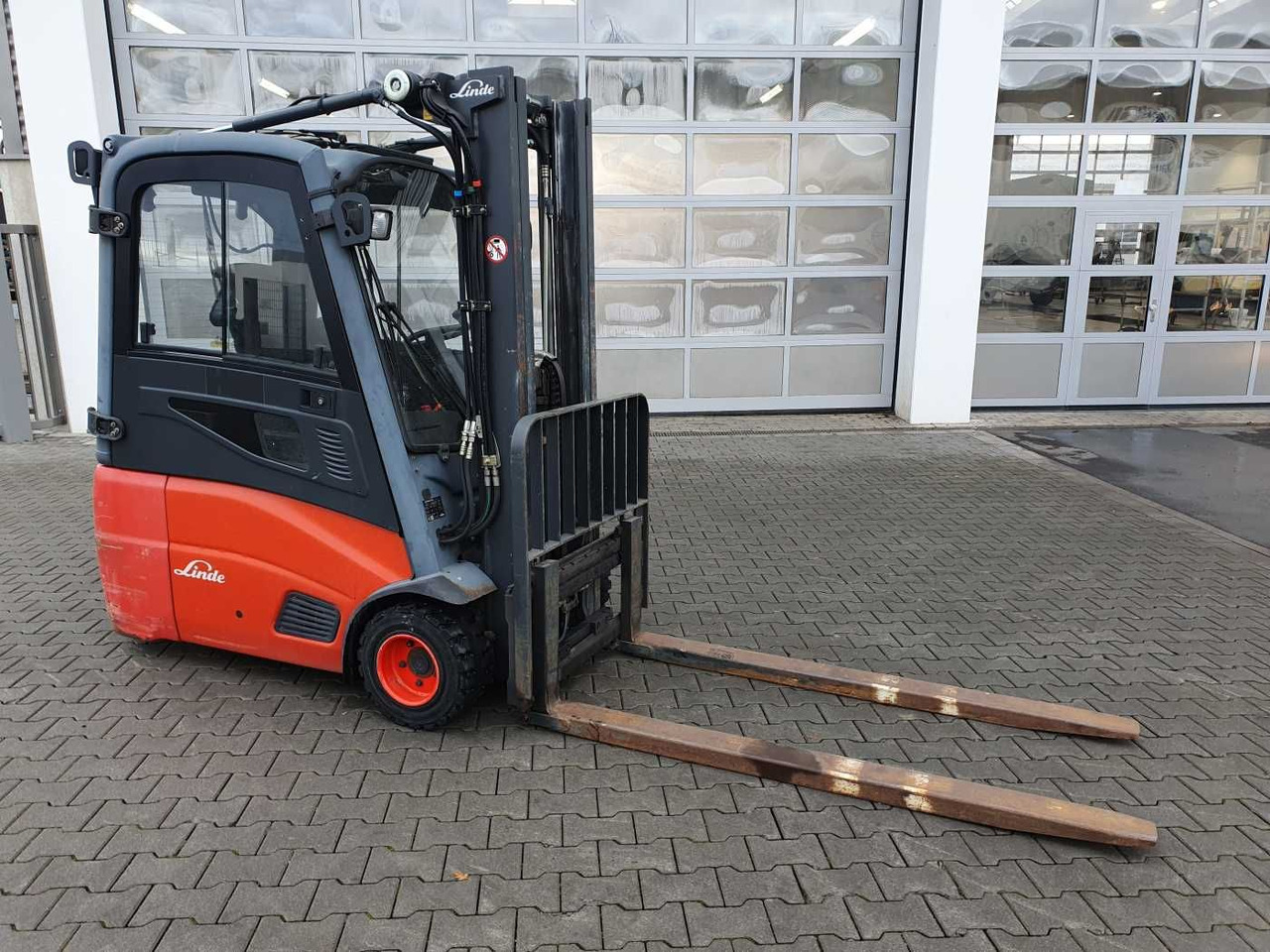 Linde E18 - 01 / Triplex: 4.50m! / SS / nur 5.672h! - Ηλεκτροκίνητο περονοφόρο: φωτογραφία 2 Linde E18 - 01 / Triplex: 4.50m! / SS / nur 5.672h! - Ηλεκτροκίνητο περονοφόρο: φωτογραφία 2
