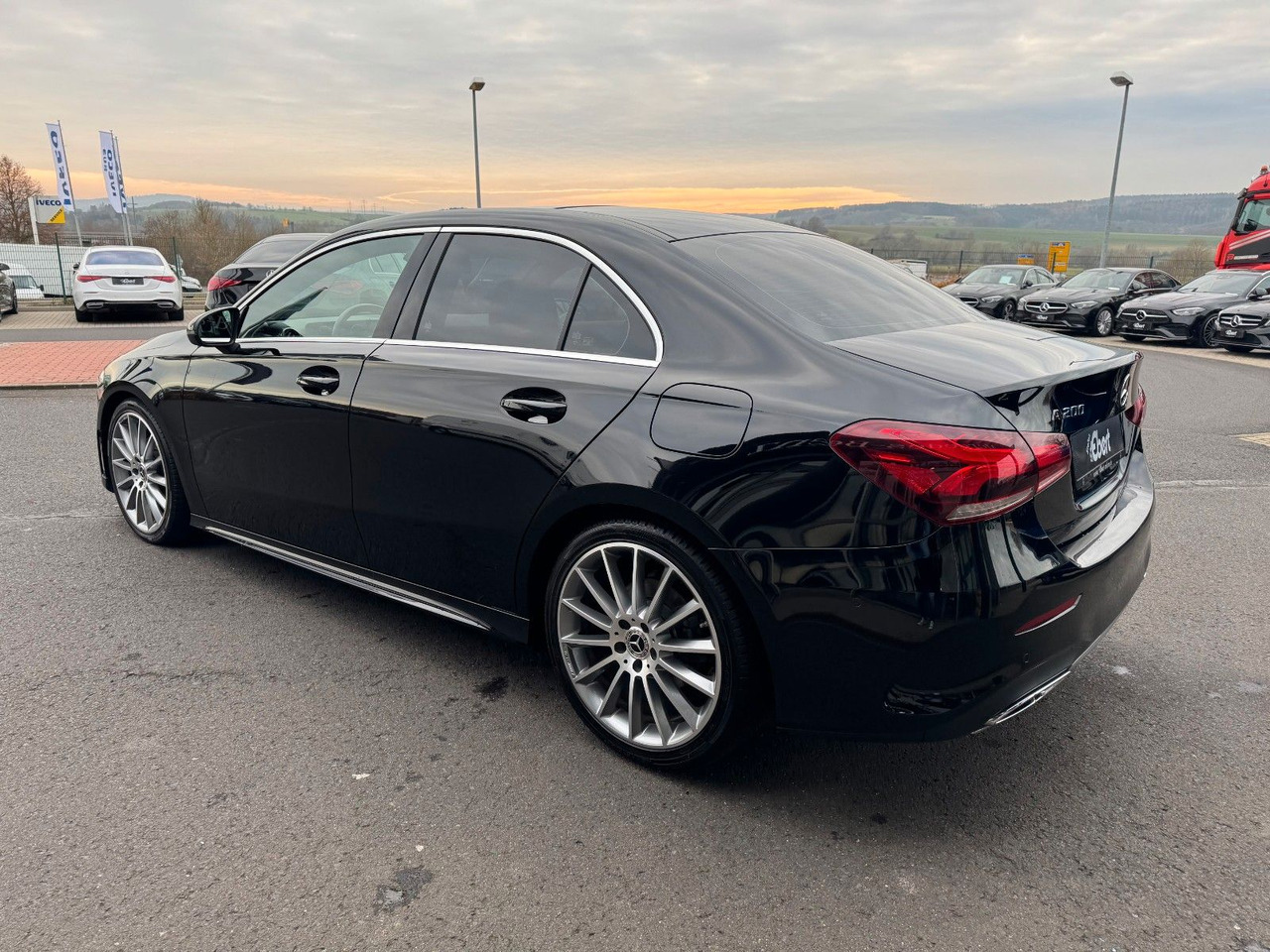 Mercedes-Benz A 200 AMG 19"+Ambiente+R-Kamera+Pano+LED+MBUX - Λιμουζίνα/ Sedan: φωτογραφία 3 Mercedes-Benz A 200 AMG 19"+Ambiente+R-Kamera+Pano+LED+MBUX - Λιμουζίνα/ Sedan: φωτογραφία 3