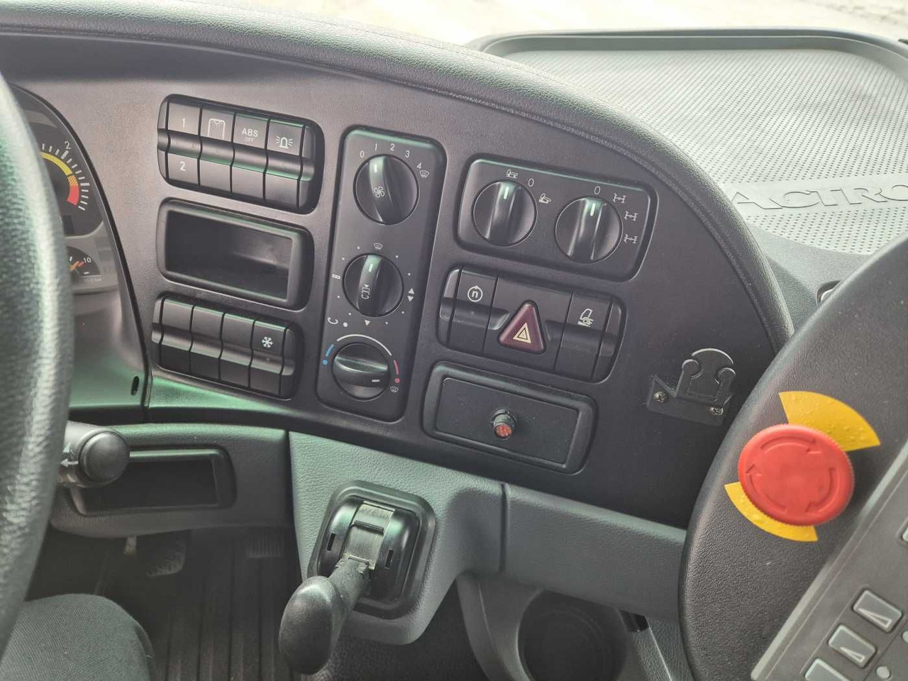 Σάρωθρο δρόμων Mercedes-Benz Actros 2032 A 4x4 Bucher STKF 9500 Airport 30x: φωτογραφία 13 Σάρωθρο δρόμων Mercedes-Benz Actros 2032 A 4x4 Bucher STKF 9500 Airport 30x: φωτογραφία 13