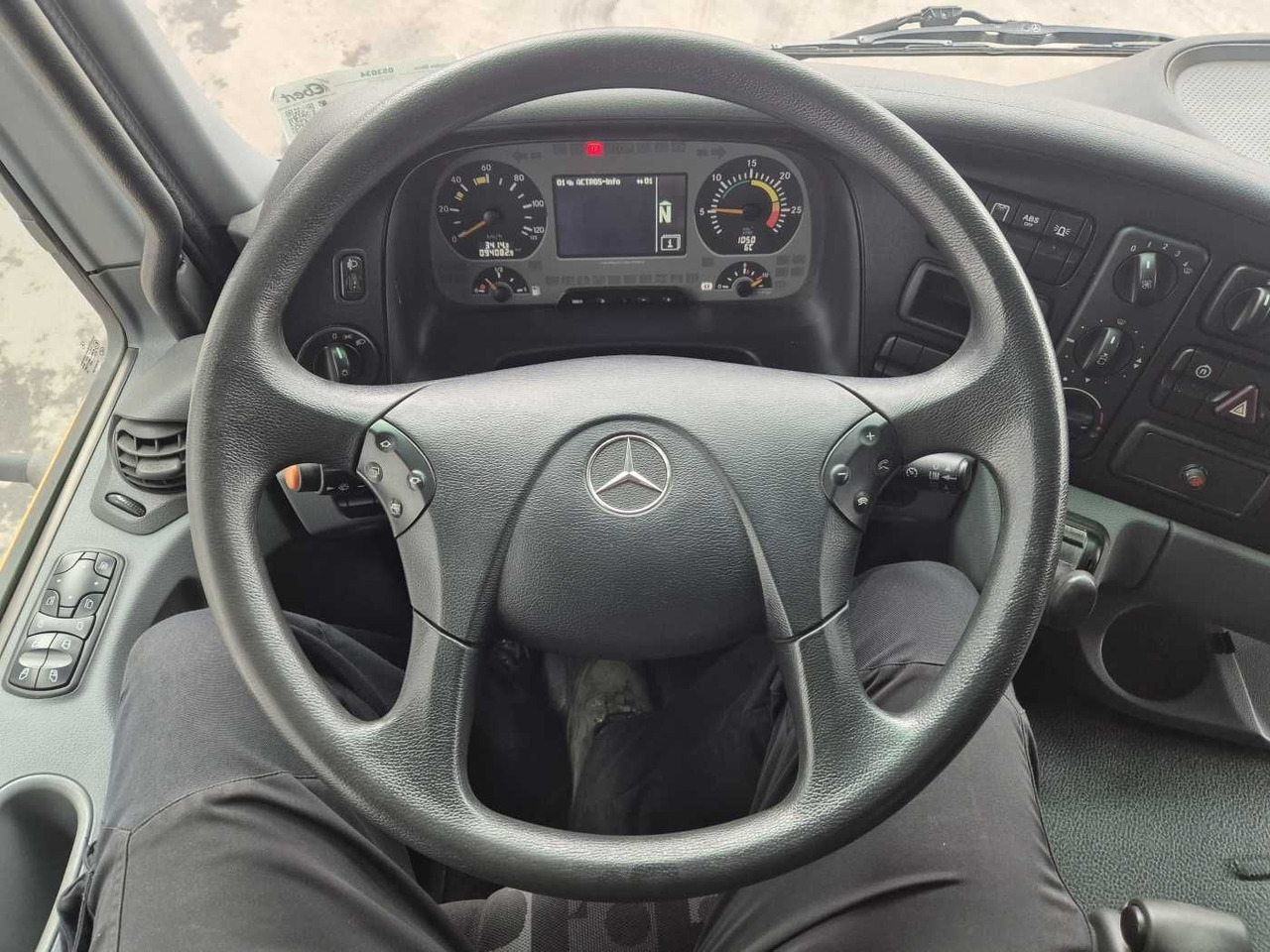 Σάρωθρο δρόμων Mercedes-Benz Actros 2032 A 4x4 Bucher STKF 9500 Airport 30x: φωτογραφία 12 Σάρωθρο δρόμων Mercedes-Benz Actros 2032 A 4x4 Bucher STKF 9500 Airport 30x: φωτογραφία 12