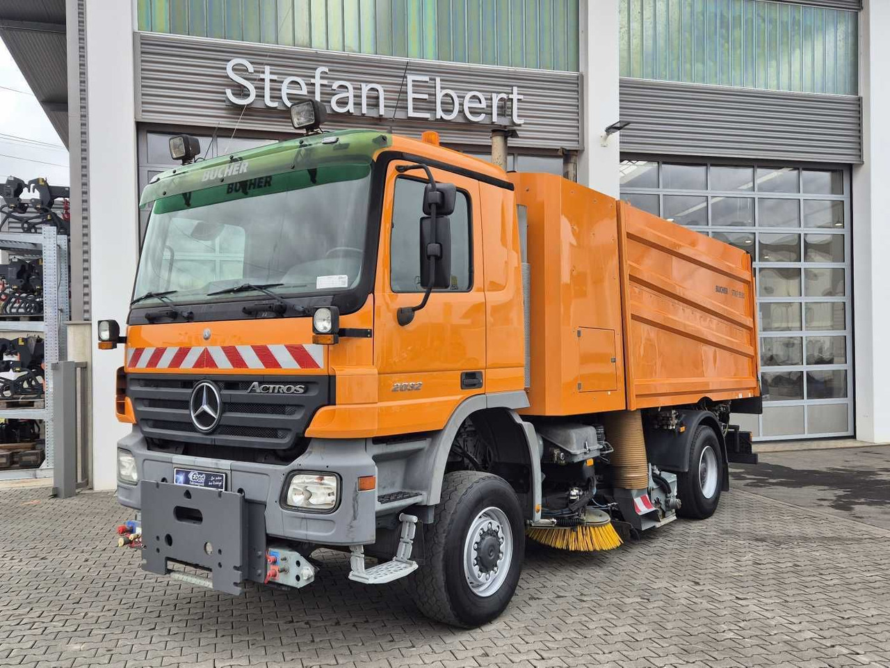 Mercedes-Benz Actros 2032 A 4x4 Bucher STKF 9500 Airport 30x - Σάρωθρο δρόμων: φωτογραφία 1 Mercedes-Benz Actros 2032 A 4x4 Bucher STKF 9500 Airport 30x - Σάρωθρο δρόμων: φωτογραφία 1