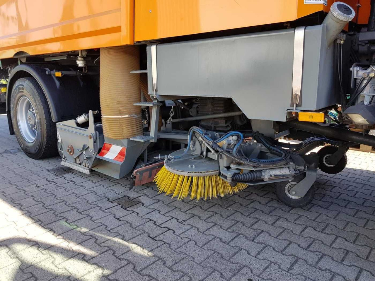 Σάρωθρο δρόμων Mercedes-Benz Actros 2032 A 4x4 Bucher STKF 9500 Airport: φωτογραφία 9