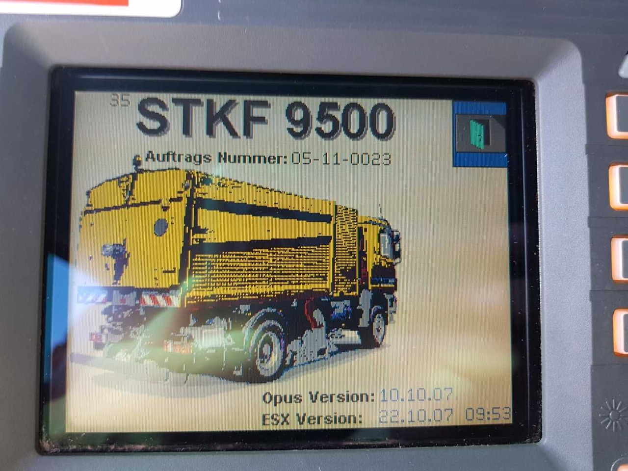 Σάρωθρο δρόμων Mercedes-Benz Actros 2032 A 4x4 Bucher STKF 9500 Airport: φωτογραφία 11