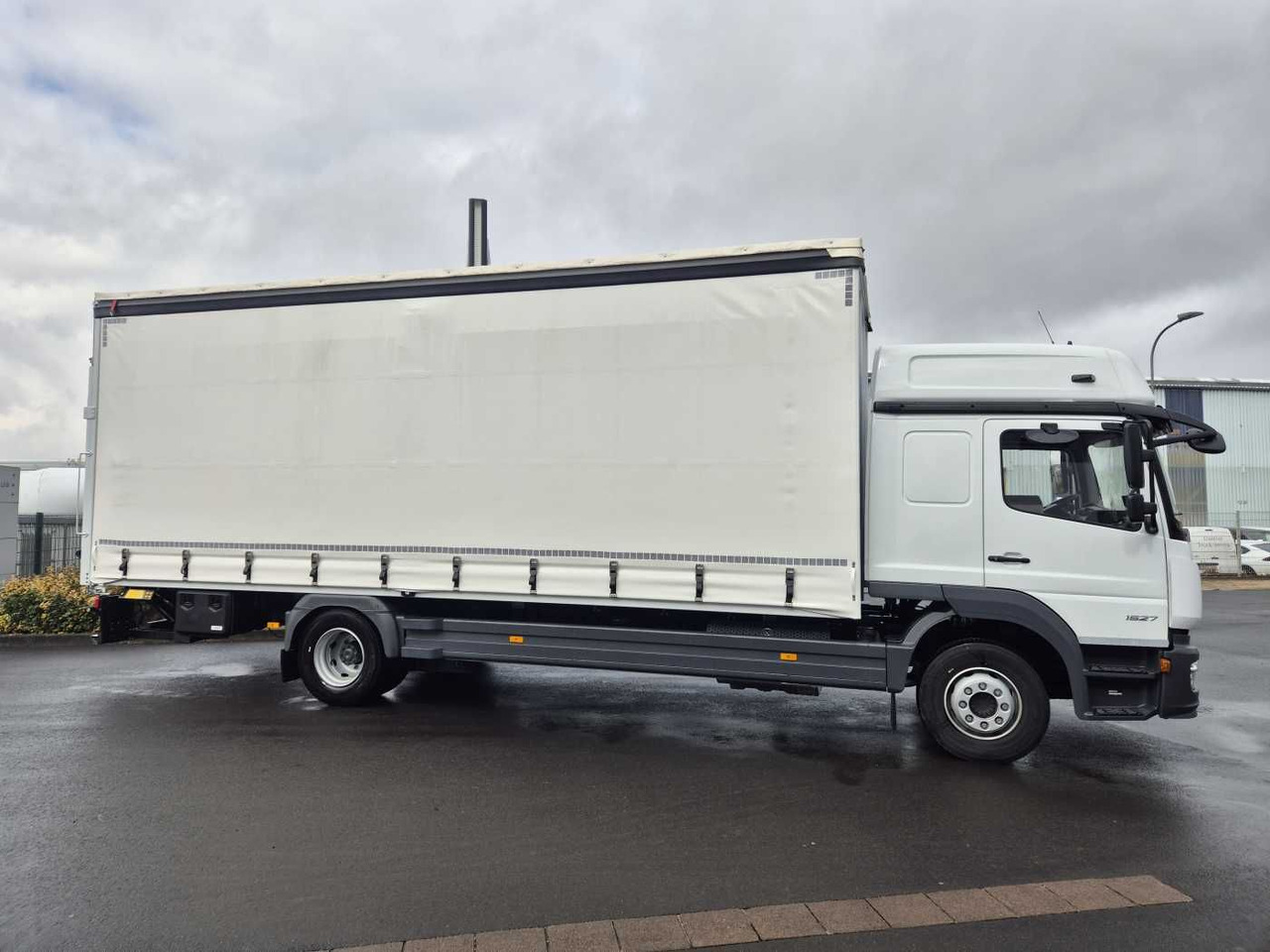 Mercedes-Benz Atego 1527 L L-Haus LBW Palfinger 1.500kg 2 Bett - Φορτηγό μουσαμάς: φωτογραφία 4 Mercedes-Benz Atego 1527 L L-Haus LBW Palfinger 1.500kg 2 Bett - Φορτηγό μουσαμάς: φωτογραφία 4