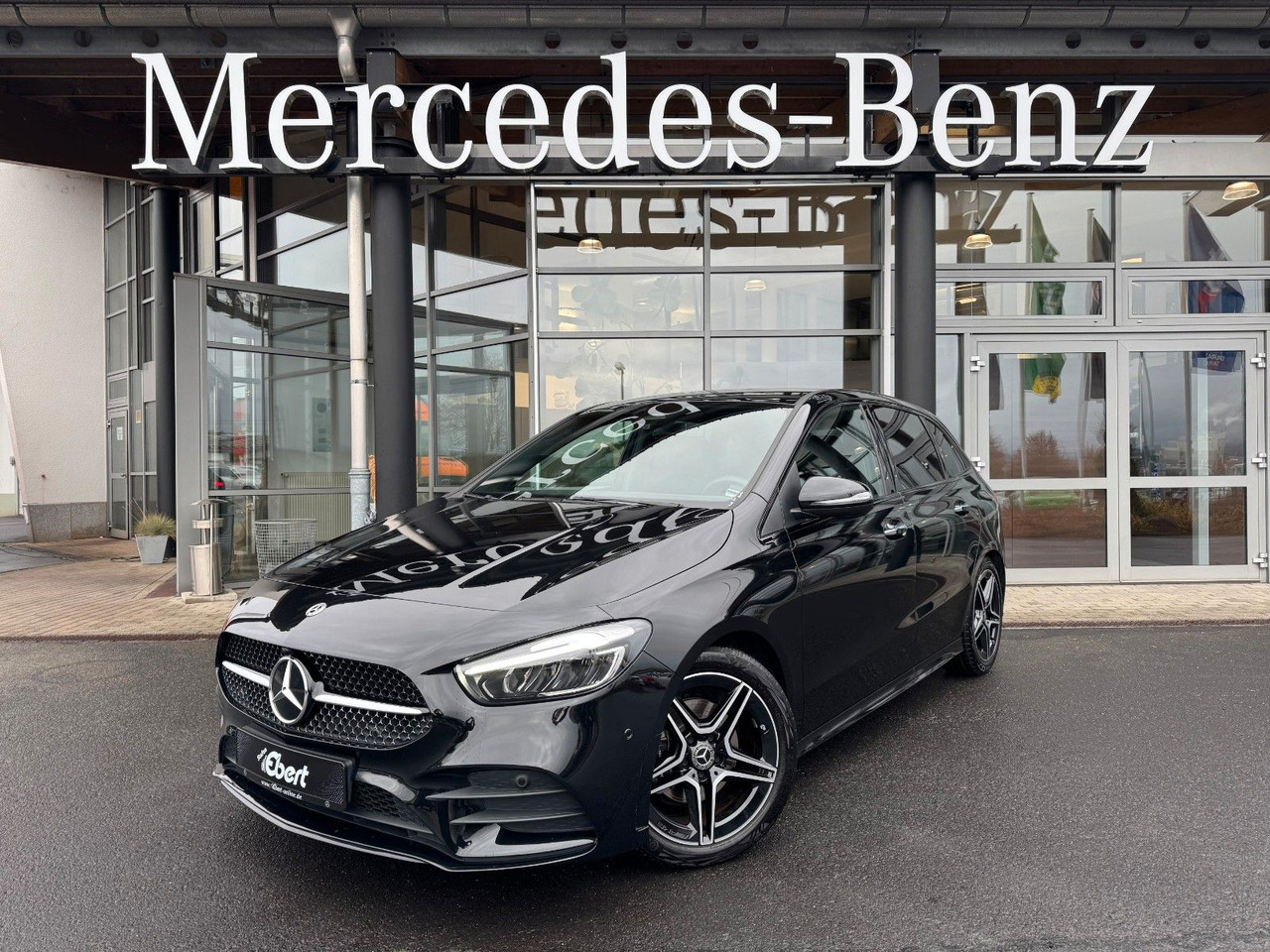 Mercedes-Benz B 200 AMG+AHK+Ambiente+RFK+MBUX+Night - Λιμουζίνα/ Sedan: φωτογραφία 1 Mercedes-Benz B 200 AMG+AHK+Ambiente+RFK+MBUX+Night - Λιμουζίνα/ Sedan: φωτογραφία 1