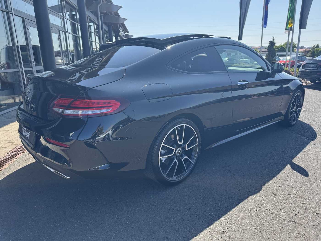 Mercedes-Benz C 400 4M AMG Coupe Pano+Burm+Distr+Memory+360 - Αυτοκίνητο: φωτογραφία 4 Mercedes-Benz C 400 4M AMG Coupe Pano+Burm+Distr+Memory+360 - Αυτοκίνητο: φωτογραφία 4