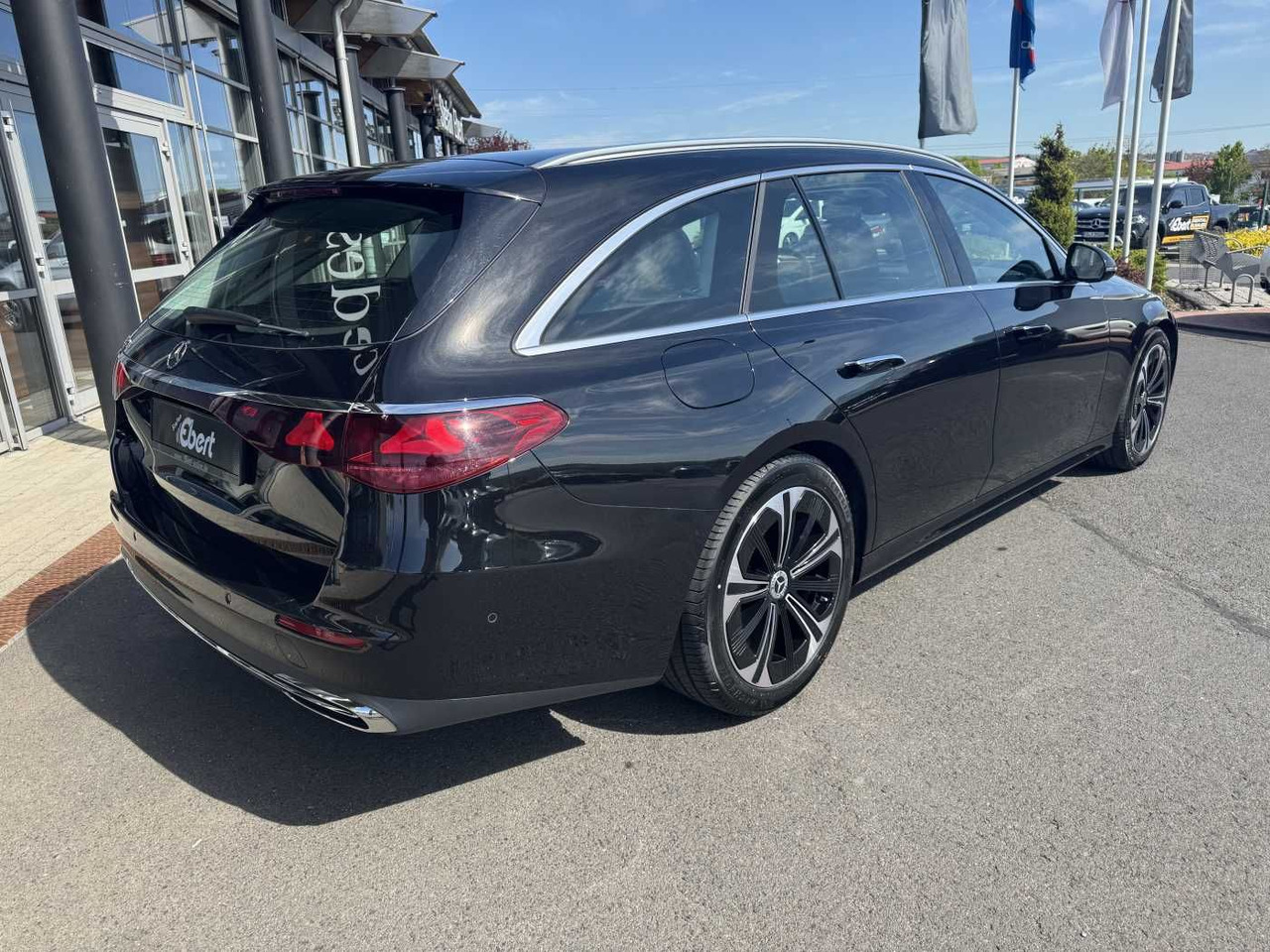Mercedes-Benz E 220d Avantgarde+Pano+AHK+Distr+19Zoll+MBUX - Αυτοκίνητο: φωτογραφία 4 Mercedes-Benz E 220d Avantgarde+Pano+AHK+Distr+19Zoll+MBUX - Αυτοκίνητο: φωτογραφία 4