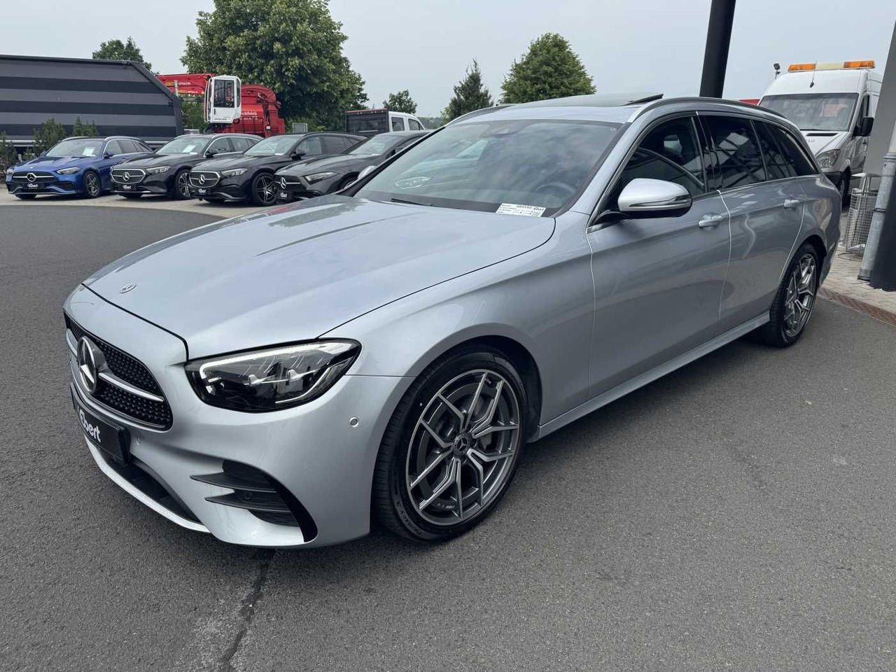 Mercedes-Benz E 220d T AMG+AHK+ESD+RKamera+TotW+ Ambiente - Αυτοκίνητο: φωτογραφία 2 Mercedes-Benz E 220d T AMG+AHK+ESD+RKamera+TotW+ Ambiente - Αυτοκίνητο: φωτογραφία 2