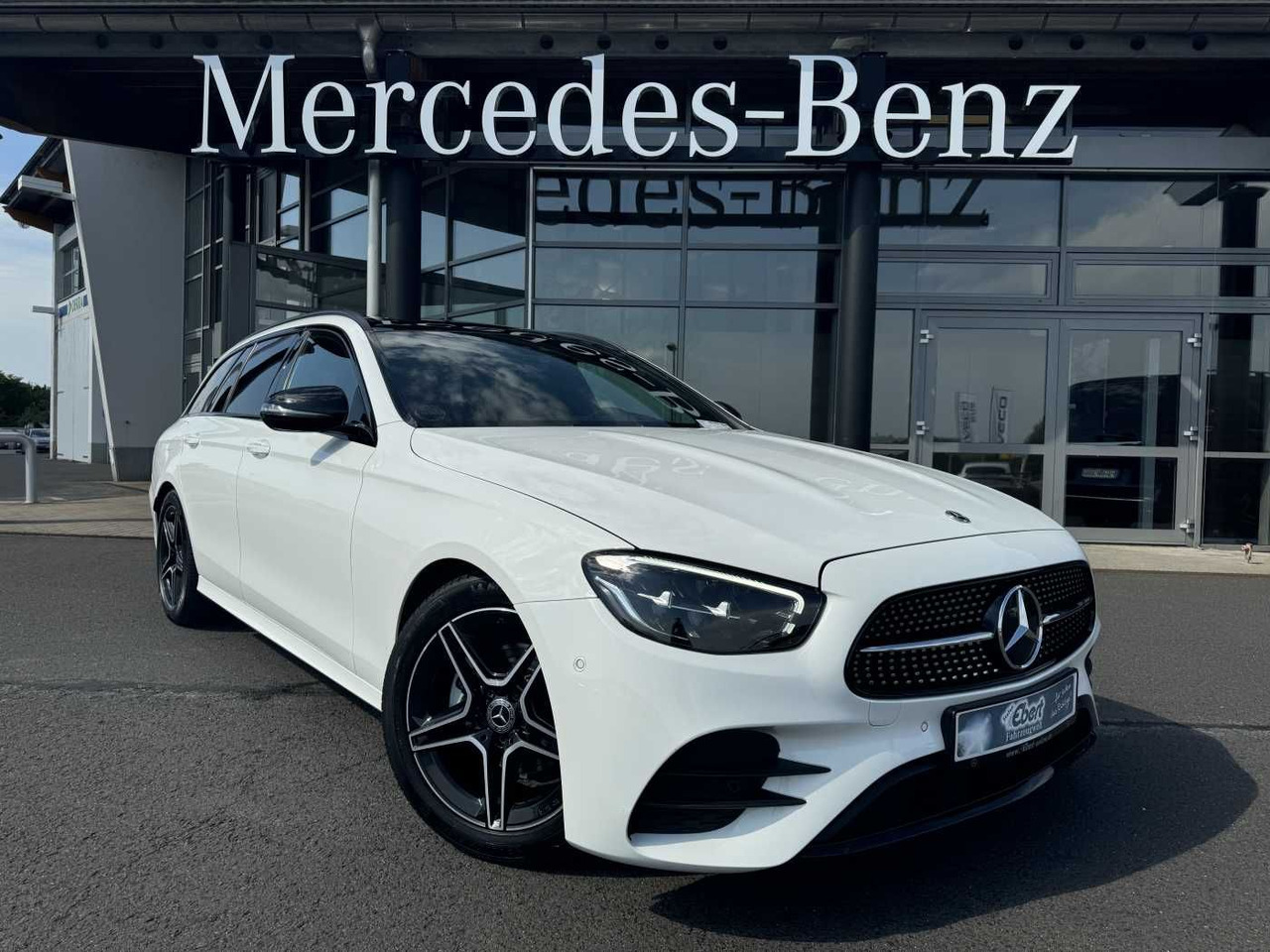 Mercedes-Benz E 220d T AMG+Pano+AHK+Night+TotW+ RKamera+Ambien - Αυτοκίνητο: φωτογραφία 1 Mercedes-Benz E 220d T AMG+Pano+AHK+Night+TotW+ RKamera+Ambien - Αυτοκίνητο: φωτογραφία 1