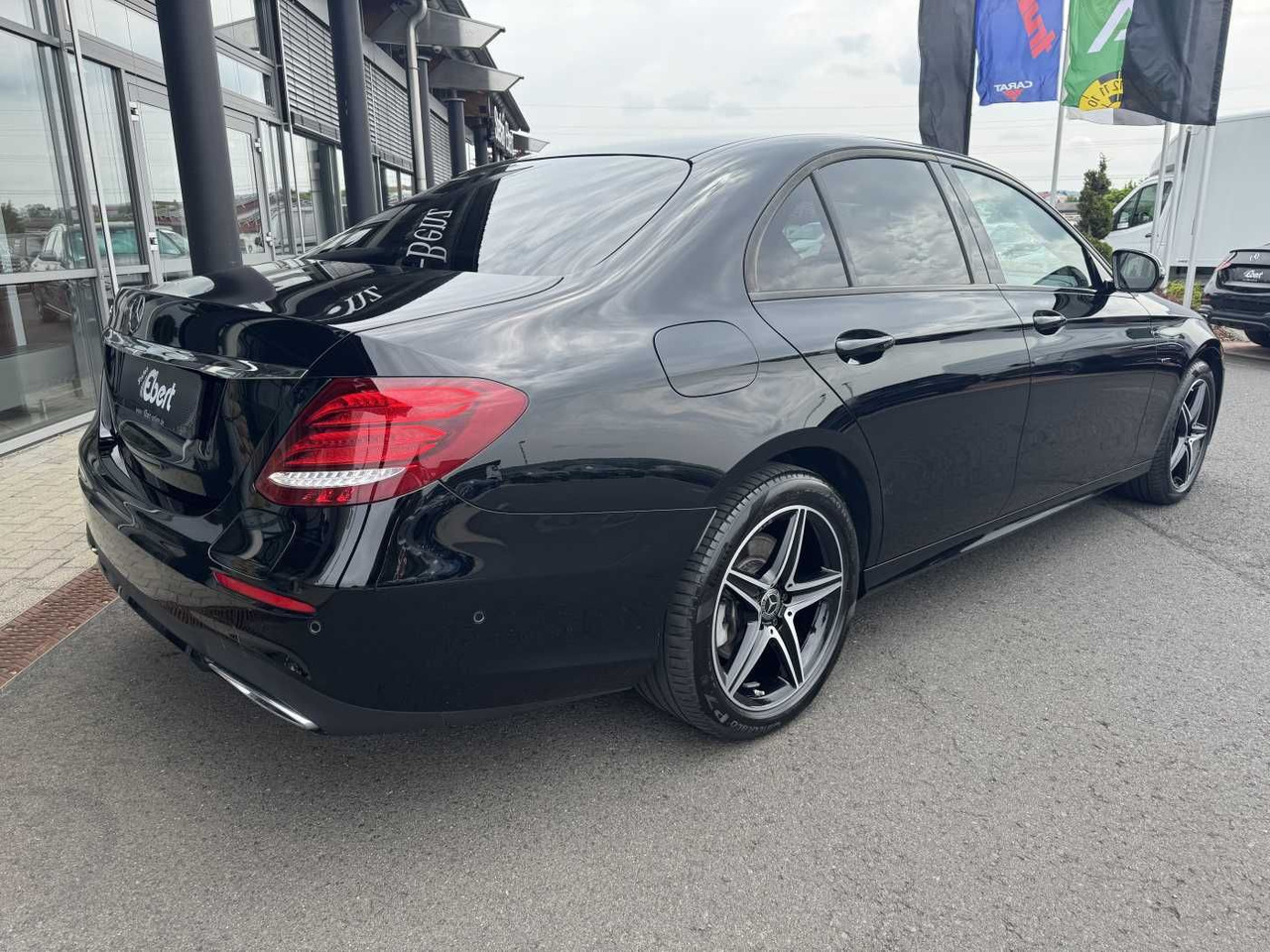 Mercedes-Benz E 300de 9G AMG+Pano+Memory+Ambiente+ RFK+Night - Λιμουζίνα/ Sedan: φωτογραφία 4 Mercedes-Benz E 300de 9G AMG+Pano+Memory+Ambiente+ RFK+Night - Λιμουζίνα/ Sedan: φωτογραφία 4