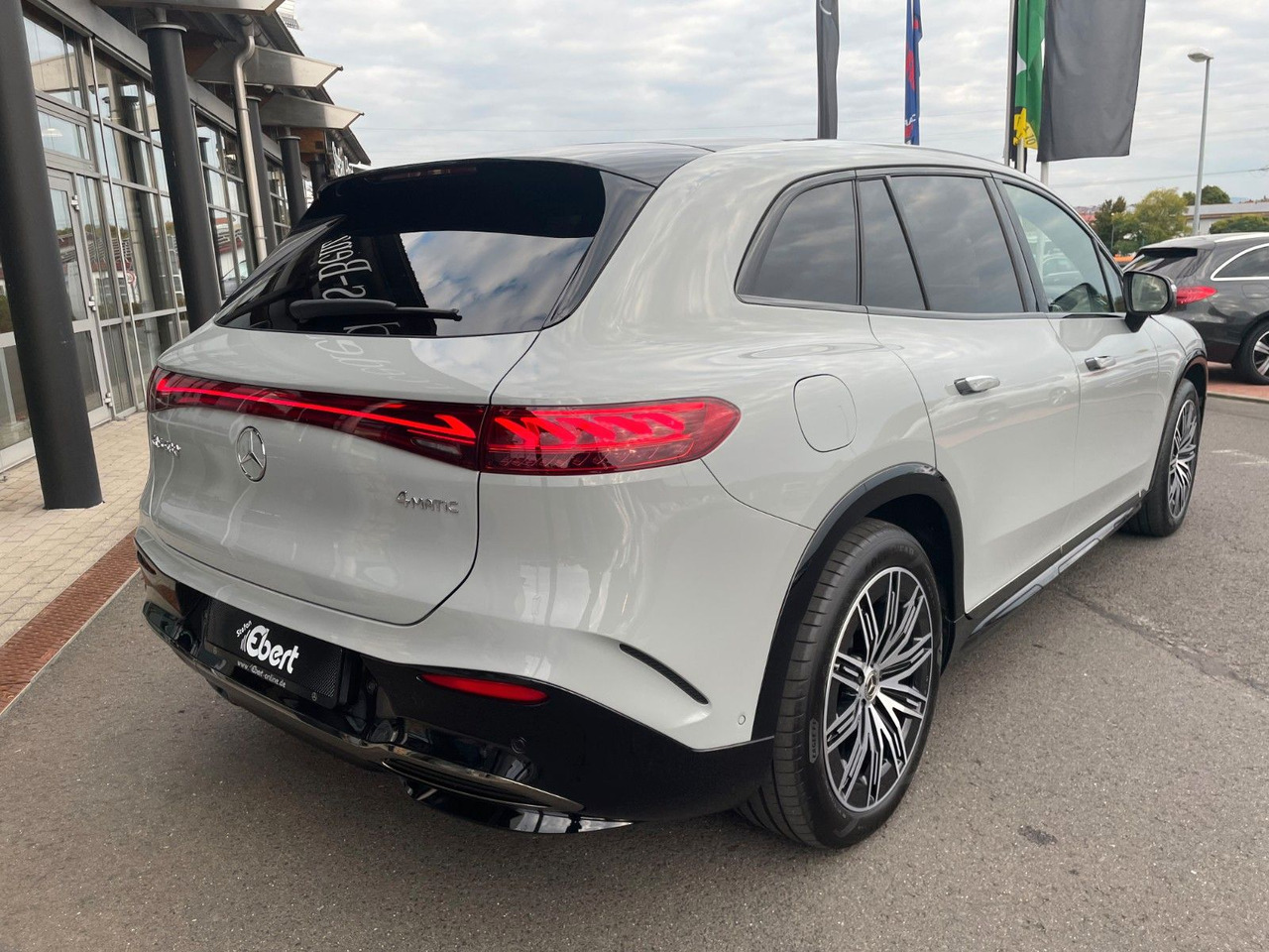 Mercedes-Benz EQS SUV 580 AMG DigL+AIR+HUD+Hyper+Burm+Pano - SUV: φωτογραφία 4 Mercedes-Benz EQS SUV 580 AMG DigL+AIR+HUD+Hyper+Burm+Pano - SUV: φωτογραφία 4
