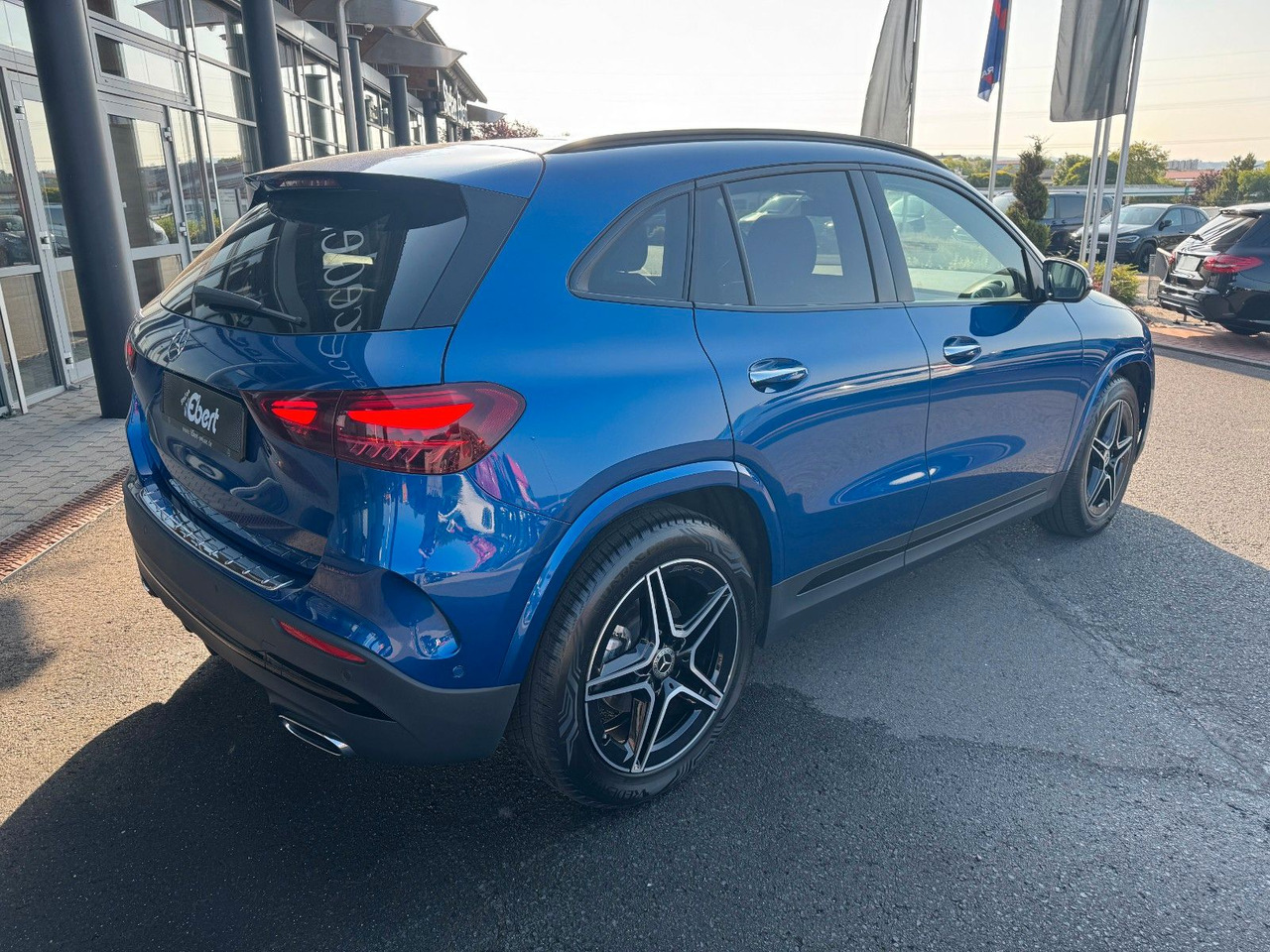 Mercedes-Benz GLA 200 AMG+PANO+DistrPlus+RFK+Night - SUV: φωτογραφία 4 Mercedes-Benz GLA 200 AMG+PANO+DistrPlus+RFK+Night - SUV: φωτογραφία 4