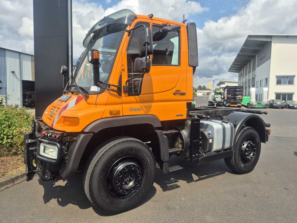 Mercedes-Benz Unimog U400 4x4 Vario Pilot Zapfwelle LOF - Φορτηγό σασί: φωτογραφία 4 Mercedes-Benz Unimog U400 4x4 Vario Pilot Zapfwelle LOF - Φορτηγό σασί: φωτογραφία 4