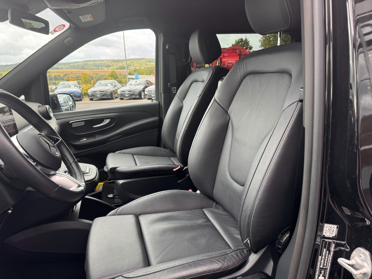 Station wagon Mercedes-Benz V 300 d AVANTGARDE Extralang 360Kamera Standheiz: φωτογραφία 11 Station wagon Mercedes-Benz V 300 d AVANTGARDE Extralang 360Kamera Standheiz: φωτογραφία 11