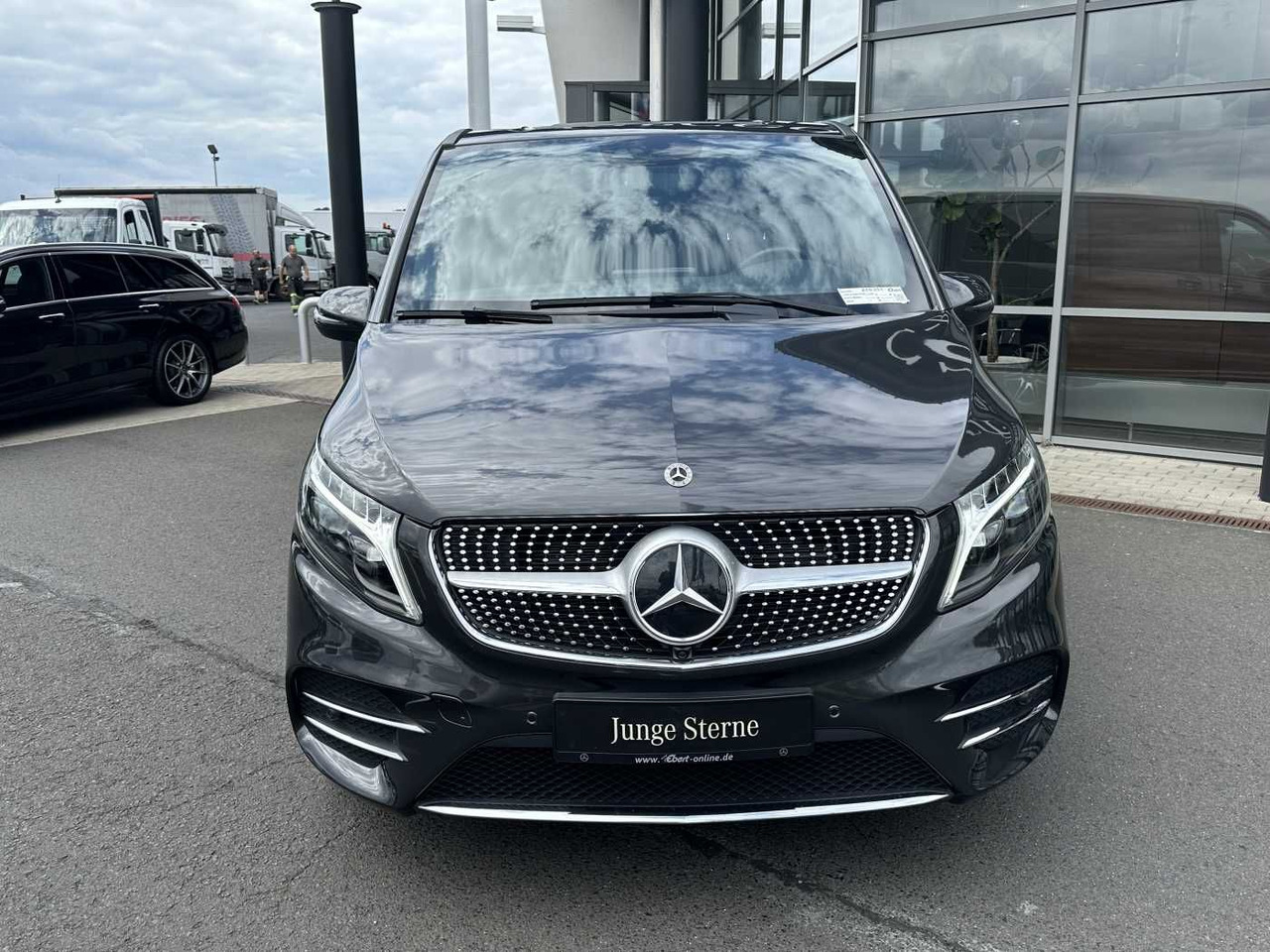 Mercedes-Benz V 300 d EDITION AMG AHK Tisch Leder ILS 7Sitze - Αυτοκίνητο: φωτογραφία 2 Mercedes-Benz V 300 d EDITION AMG AHK Tisch Leder ILS 7Sitze - Αυτοκίνητο: φωτογραφία 2