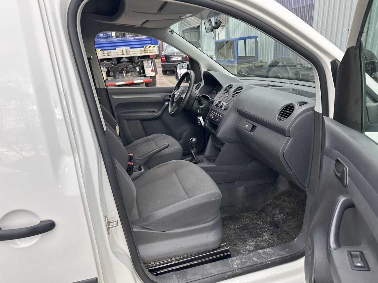 Volkswagen VW Caddy 2.0 TDI 4Motion Maxi Kasten Regal - Βαν: φωτογραφία 5 Volkswagen VW Caddy 2.0 TDI 4Motion Maxi Kasten Regal - Βαν: φωτογραφία 5
