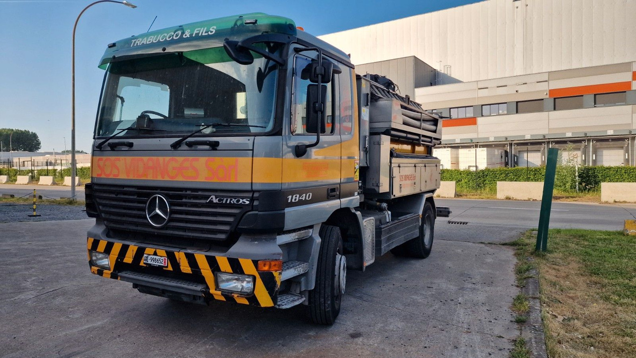 Mercedes-Benz Actros 18-40 - Όχημα εκκένωσης βόθρων: φωτογραφία 2 Mercedes-Benz Actros 18-40 - Όχημα εκκένωσης βόθρων: φωτογραφία 2