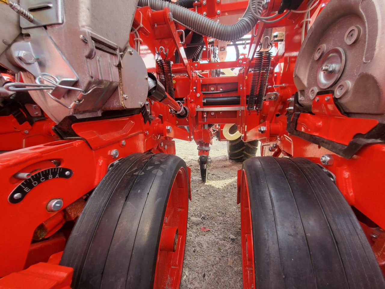 Σπαρτική μηχανή ακριβείας Ozdoken six-row pneumatic precision seeder, VPKT-DG6, PVC fertiliser tank - on stock: φωτογραφία 7