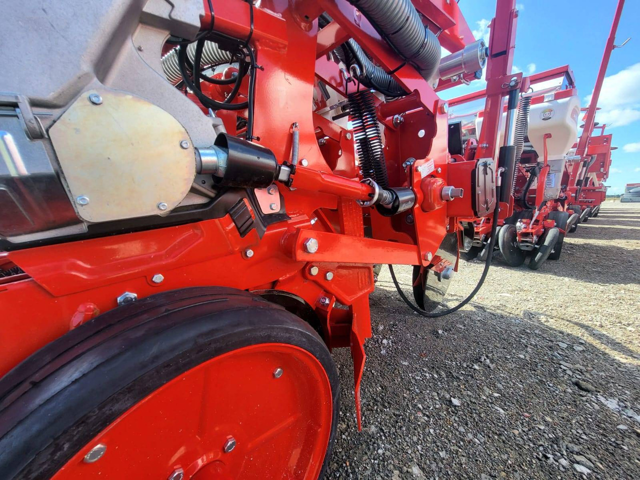 Six-row pneumatic precision seeder with depth fertilization Ozdoken VPKT-DG6 - Σπαρτική μηχανή ακριβείας: φωτογραφία 3 Six-row pneumatic precision seeder with depth fertilization Ozdoken VPKT-DG6 - Σπαρτική μηχανή ακριβείας: φωτογραφία 3