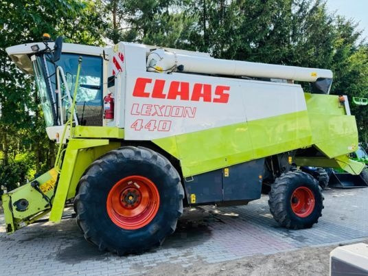 Claas LEXION 440 - Θεριζοαλωνιστική μηχανή: φωτογραφία 2 Claas LEXION 440 - Θεριζοαλωνιστική μηχανή: φωτογραφία 2