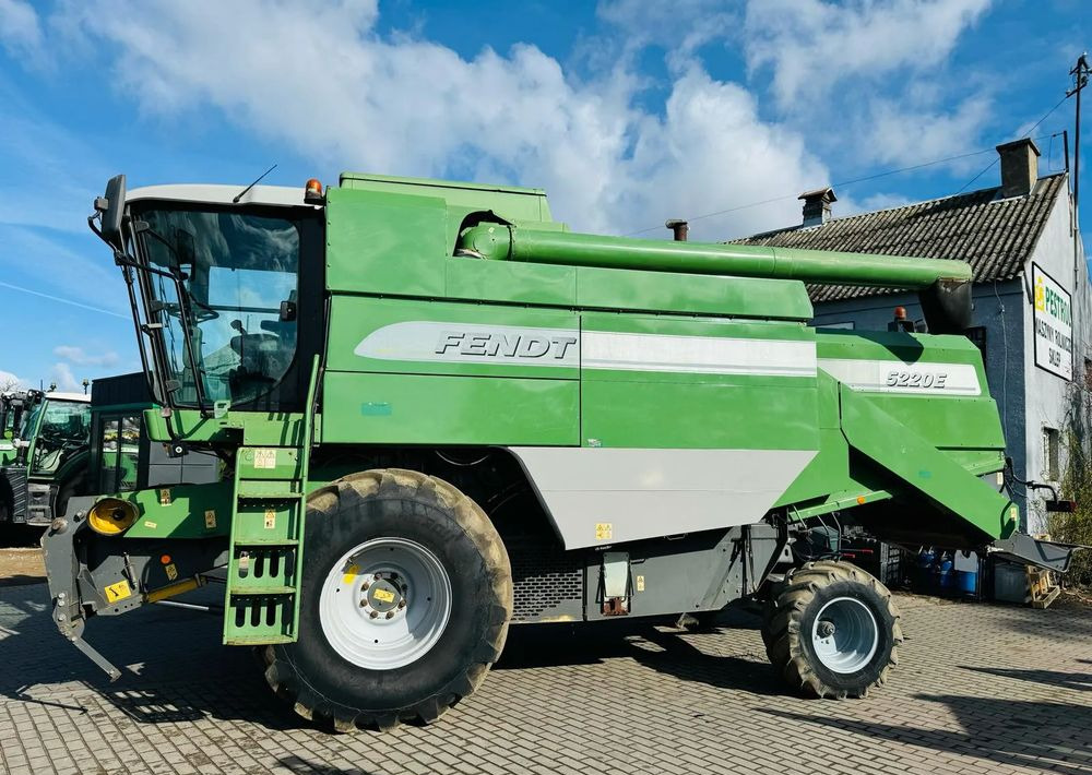 Fendt 5220E - Θεριζοαλωνιστική μηχανή: φωτογραφία 1 Fendt 5220E - Θεριζοαλωνιστική μηχανή: φωτογραφία 1