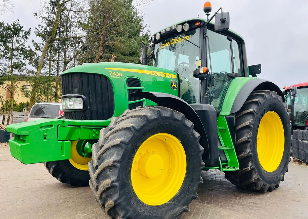 John Deere 7430 - Τρακτέρ: φωτογραφία 1 John Deere 7430 - Τρακτέρ: φωτογραφία 1