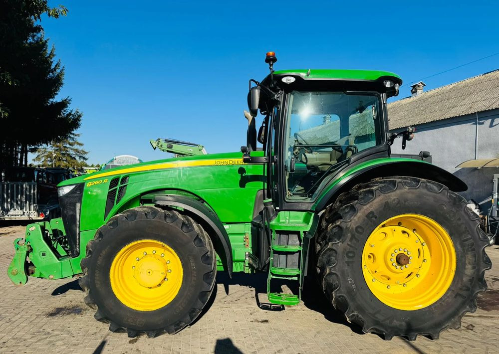 John Deere 8260R - Τρακτέρ: φωτογραφία 5 John Deere 8260R - Τρακτέρ: φωτογραφία 5