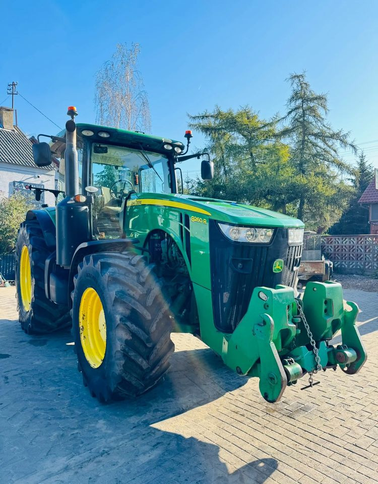 John Deere 8260R - Τρακτέρ: φωτογραφία 3 John Deere 8260R - Τρακτέρ: φωτογραφία 3