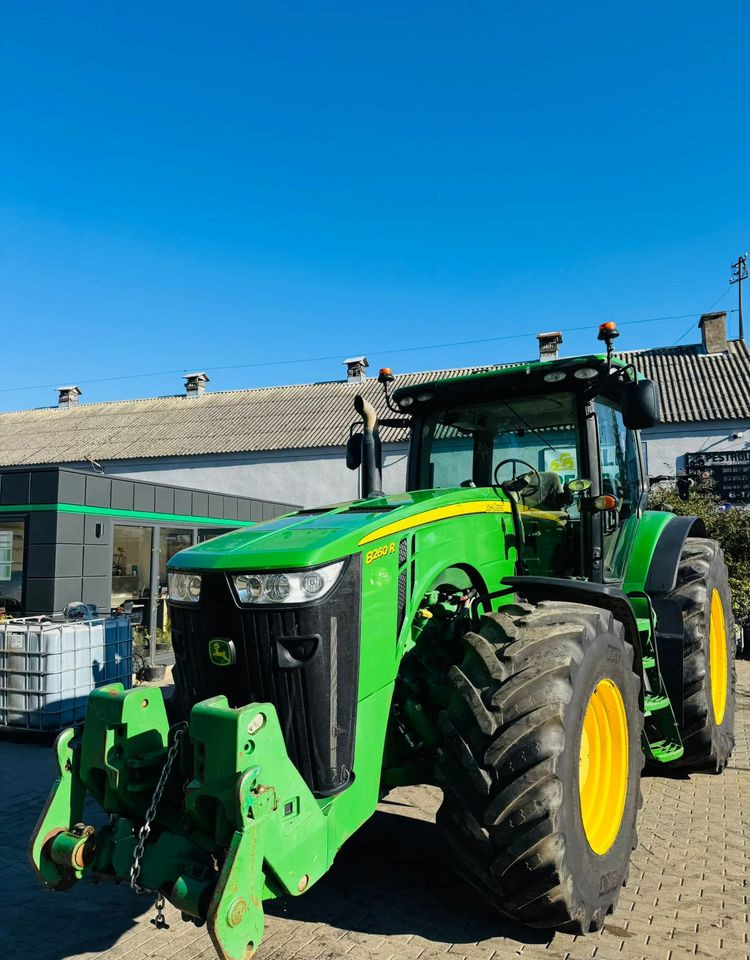 John Deere 8260R - Τρακτέρ: φωτογραφία 4 John Deere 8260R - Τρακτέρ: φωτογραφία 4