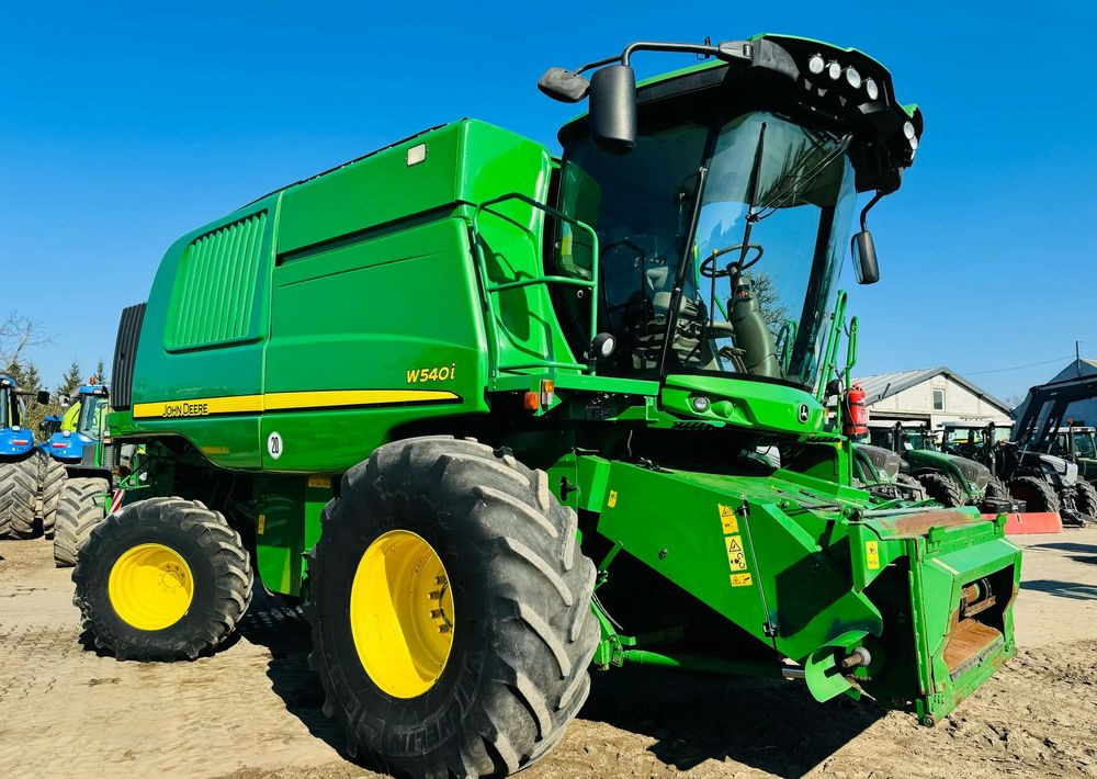John Deere W540i - Θεριζοαλωνιστική μηχανή: φωτογραφία 1 John Deere W540i - Θεριζοαλωνιστική μηχανή: φωτογραφία 1