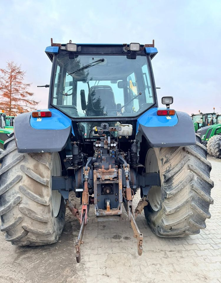 New Holland 8360 - Τρακτέρ: φωτογραφία 4 New Holland 8360 - Τρακτέρ: φωτογραφία 4