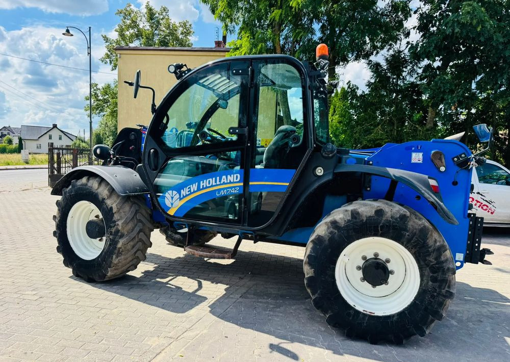 New Holland L7.42 - Τηλεσκοπικός φορτωτής: φωτογραφία 1 New Holland L7.42 - Τηλεσκοπικός φορτωτής: φωτογραφία 1