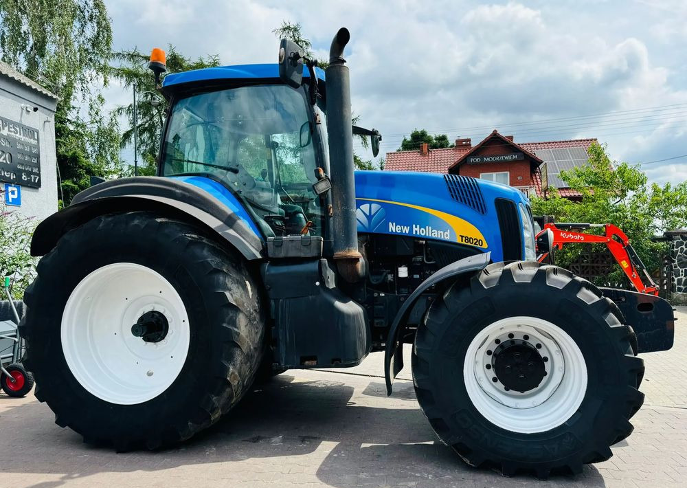 New Holland T8020 - Τρακτέρ: φωτογραφία 2 New Holland T8020 - Τρακτέρ: φωτογραφία 2