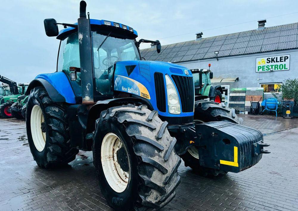 New Holland T8020 - Τρακτέρ: φωτογραφία 1 New Holland T8020 - Τρακτέρ: φωτογραφία 1