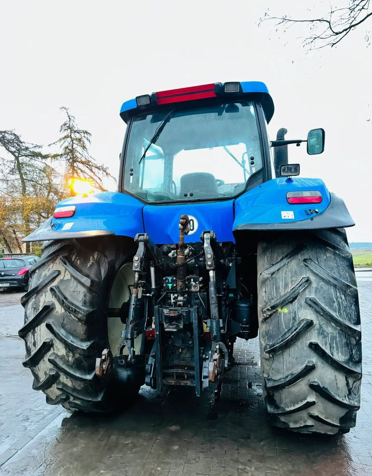 New Holland T8020 - Τρακτέρ: φωτογραφία 5 New Holland T8020 - Τρακτέρ: φωτογραφία 5