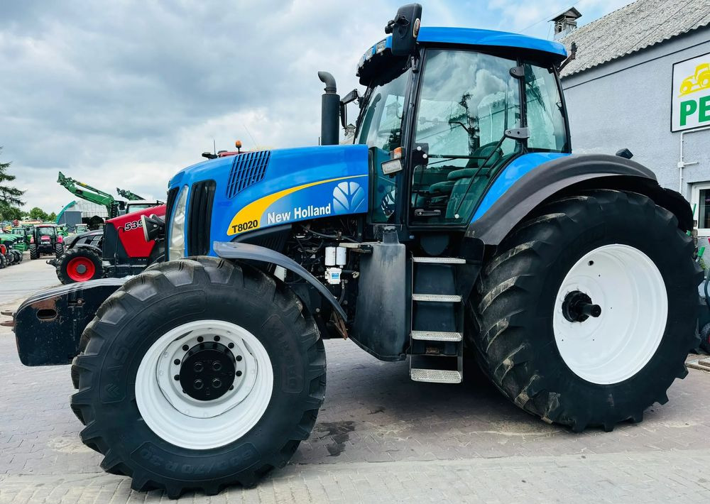 New Holland T8020 - Τρακτέρ: φωτογραφία 5 New Holland T8020 - Τρακτέρ: φωτογραφία 5