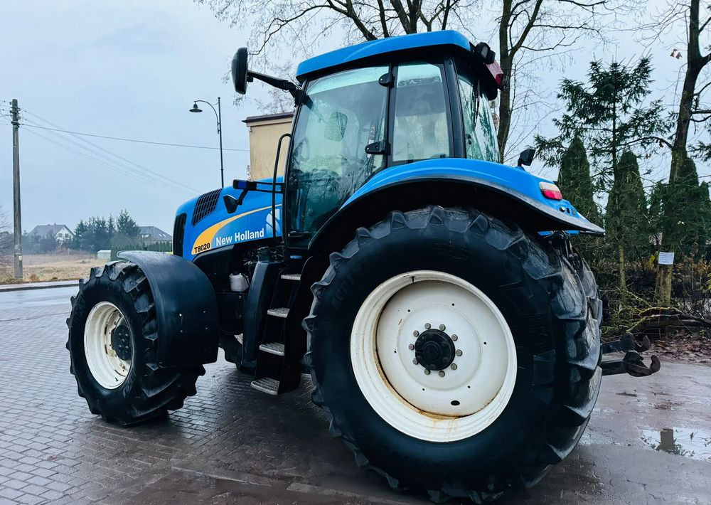 New Holland T8020 - Τρακτέρ: φωτογραφία 3 New Holland T8020 - Τρακτέρ: φωτογραφία 3