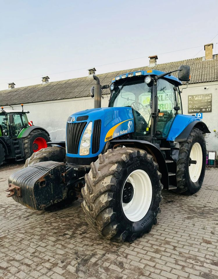 New Holland T8040 - Τρακτέρ: φωτογραφία 1 New Holland T8040 - Τρακτέρ: φωτογραφία 1